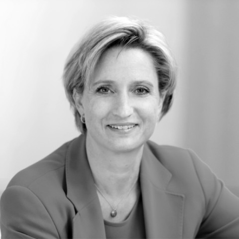 Dr. Nicole Hoffmeister-Kraut